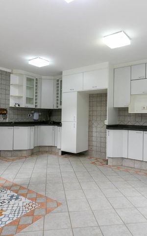 Casa para alugar com 360m², 3 quartos e 6 vagasCozinha