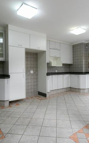 Casa para alugar com 360m², 3 quartos e 6 vagasCozinha