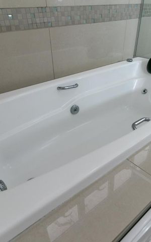 Casa para alugar com 360m², 3 quartos e 6 vagasBanheiro da Suíte - Banheiro