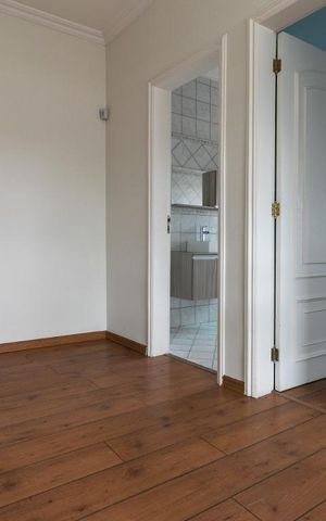 Casa para alugar com 360m², 3 quartos e 6 vagasCorredor Piso Superior