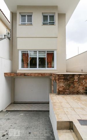Casa para alugar com 360m², 3 quartos e 6 vagasFachada