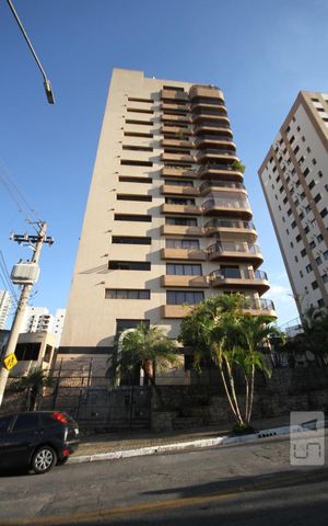 Apartamento à venda com 212m², 3 quartos e 3 vagasFachada