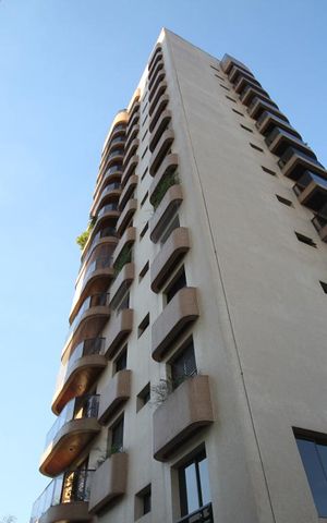 Apartamento à venda com 212m², 3 quartos e 3 vagasFachada