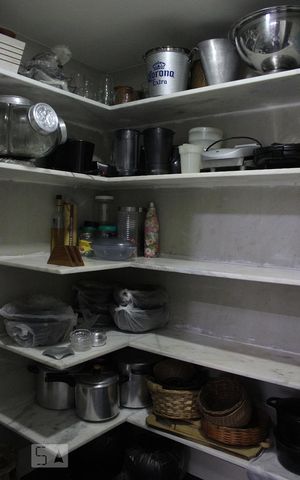 Apartamento à venda com 325m², 4 quartos e 4 vagas Apartamento à venda com 325m², 4 quartos e 4 vagasDispensa