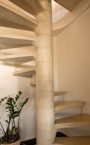 Apartamento para alugar com 317m², 4 quartos e 3 vagas Apartamento para alugar com 317m², 4 quartos e 3 vagasEscada