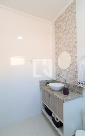Casa à venda com 220m², 3 quartos e 2 vagas Casa à venda com 220m², 3 quartos e 2 vagasBanheiro da Suíte