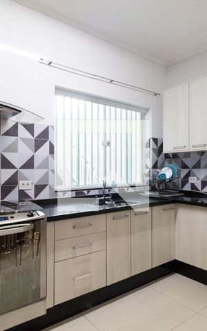 Casa à venda com 220m², 3 quartos e 2 vagas Casa à venda com 220m², 3 quartos e 2 vagasCozinha