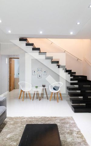 Casa à venda com 220m², 3 quartos e 2 vagas Casa à venda com 220m², 3 quartos e 2 vagasSala