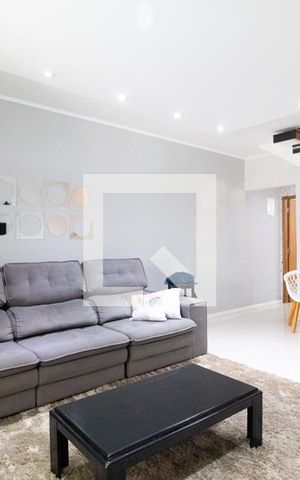 Casa à venda com 220m², 3 quartos e 2 vagas Casa à venda com 220m², 3 quartos e 2 vagasSala