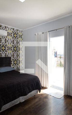 Casa à venda com 220m², 3 quartos e 2 vagas Casa à venda com 220m², 3 quartos e 2 vagasQuarto 2