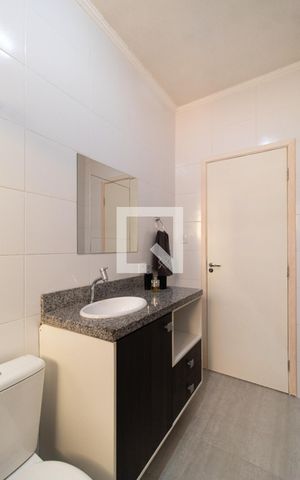 Casa à venda com 220m², 3 quartos e 2 vagas Casa à venda com 220m², 3 quartos e 2 vagasBanheiro