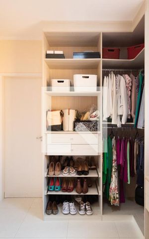 Casa à venda com 220m², 3 quartos e 2 vagas Casa à venda com 220m², 3 quartos e 2 vagasCloset da suíte