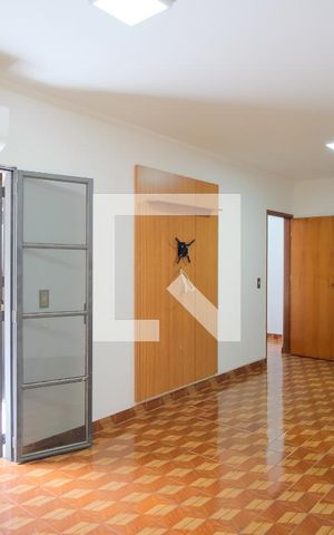 Casa à venda com 302m², 3 quartos e 2 vagasSuíte