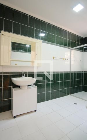 Casa à venda com 302m², 3 quartos e 2 vagasBanheiro da Suíte