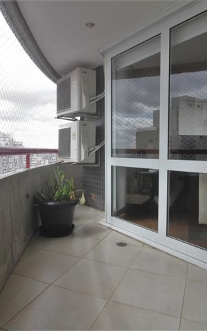 Apartamento à venda com 210m², 5 quartos e 4 vagasVaranda