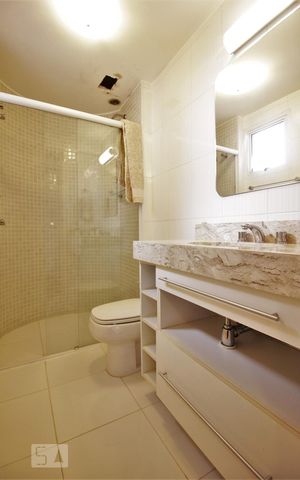 Apartamento à venda com 210m², 5 quartos e 4 vagasBanheiro da suíte 1