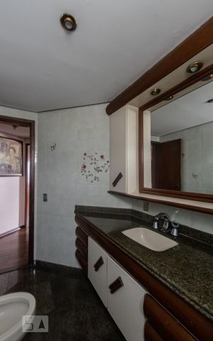 Apartamento à venda com 170m², 4 quartos e 2 vagas Apartamento à venda com 170m², 4 quartos e 2 vagasBanheiro Social