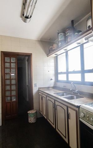 Apartamento à venda com 170m², 4 quartos e 2 vagas Apartamento à venda com 170m², 4 quartos e 2 vagasCozinha