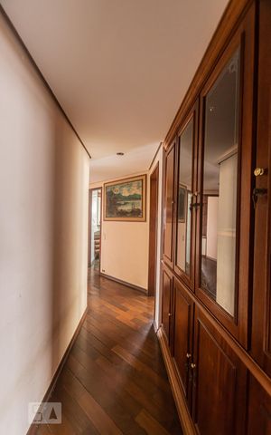 Apartamento à venda com 170m², 4 quartos e 2 vagas Apartamento à venda com 170m², 4 quartos e 2 vagasCorredor