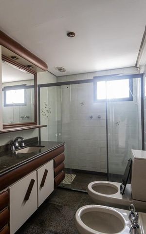 Apartamento à venda com 170m², 4 quartos e 2 vagas Apartamento à venda com 170m², 4 quartos e 2 vagasBanheiro Social