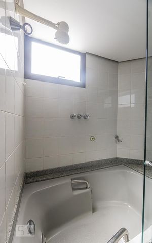 Apartamento à venda com 170m², 4 quartos e 2 vagas Apartamento à venda com 170m², 4 quartos e 2 vagasBanheiro Suite 1