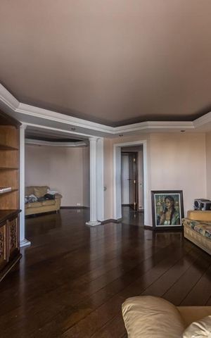 Apartamento à venda com 170m², 4 quartos e 2 vagas Apartamento à venda com 170m², 4 quartos e 2 vagasSala