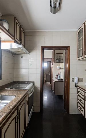 Apartamento à venda com 170m², 4 quartos e 2 vagas Apartamento à venda com 170m², 4 quartos e 2 vagasCozinha