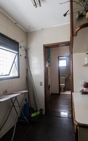 Apartamento à venda com 170m², 4 quartos e 2 vagas Apartamento à venda com 170m², 4 quartos e 2 vagasÁrea de Serviço