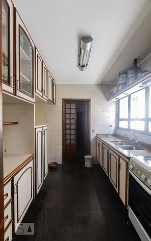Apartamento à venda com 170m², 4 quartos e 2 vagas Apartamento à venda com 170m², 4 quartos e 2 vagasCozinha