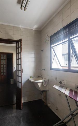 Apartamento à venda com 170m², 4 quartos e 2 vagas Apartamento à venda com 170m², 4 quartos e 2 vagasÁrea de Serviço