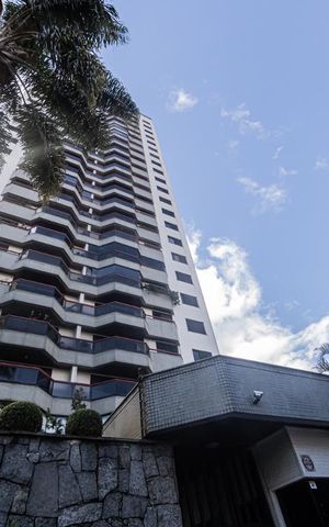 Apartamento à venda com 170m², 4 quartos e 2 vagas Apartamento à venda com 170m², 4 quartos e 2 vagasFachada
