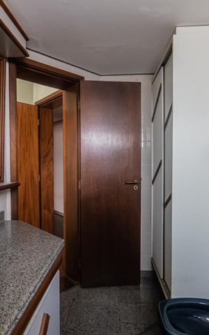 Apartamento à venda com 170m², 4 quartos e 2 vagas Apartamento à venda com 170m², 4 quartos e 2 vagasBanheiro Suite 2