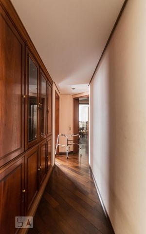 Apartamento à venda com 170m², 4 quartos e 2 vagas Apartamento à venda com 170m², 4 quartos e 2 vagasCorredor