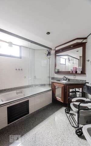 Apartamento à venda com 170m², 4 quartos e 2 vagas Apartamento à venda com 170m², 4 quartos e 2 vagasBanheiro Suite 1