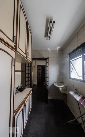 Apartamento à venda com 170m², 4 quartos e 2 vagas Apartamento à venda com 170m², 4 quartos e 2 vagasÁrea de Serviço