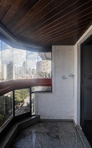 Apartamento à venda com 170m², 4 quartos e 2 vagas Apartamento à venda com 170m², 4 quartos e 2 vagasVaranda Sala