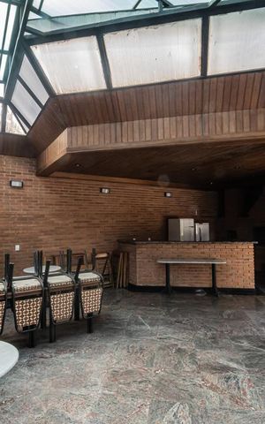 Apartamento à venda com 170m², 4 quartos e 2 vagas Apartamento à venda com 170m², 4 quartos e 2 vagasÁrea comum - Churrasqueira