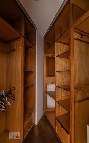 Apartamento à venda com 170m², 4 quartos e 2 vagas Apartamento à venda com 170m², 4 quartos e 2 vagasCloset Suite 1