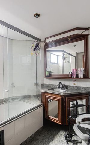 Apartamento à venda com 170m², 4 quartos e 2 vagas Apartamento à venda com 170m², 4 quartos e 2 vagasBanheiro Suite 1