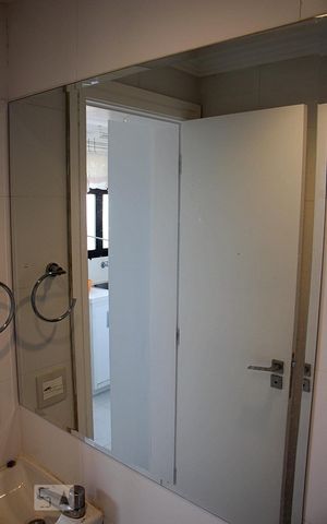 Apartamento à venda com 211m², 5 quartos e 3 vagasBanheiro da Área de Serviço 