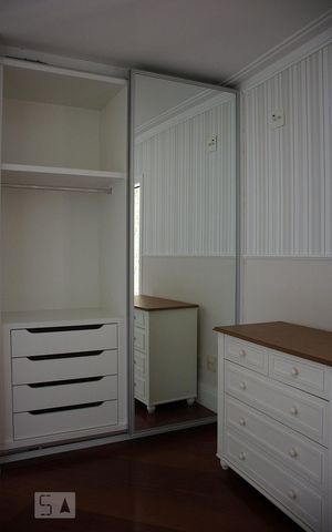Apartamento à venda com 211m², 5 quartos e 3 vagasQuarto 2 