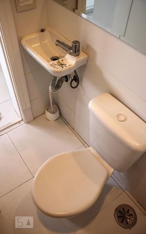 Apartamento à venda com 211m², 5 quartos e 3 vagasBanheiro da Área de Serviço 