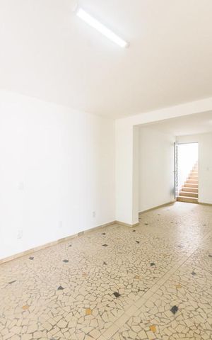Casa à venda com 233m², 4 quartos e 2 vagas Casa à venda com 233m², 4 quartos e 2 vagasSala - Piso Inferior