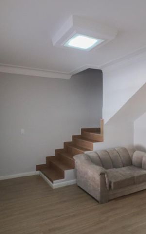 Casa à venda com 175m², 3 quartos e 2 vagas Casa à venda com 175m², 3 quartos e 2 vagasSala