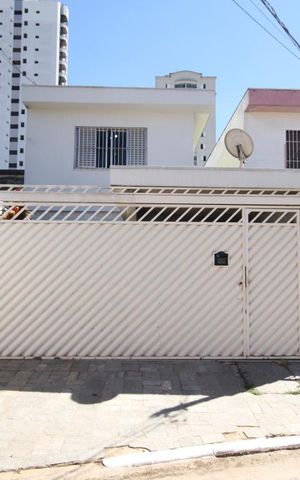 Casa para alugar com 201m², 3 quartos e 2 vagasFachada