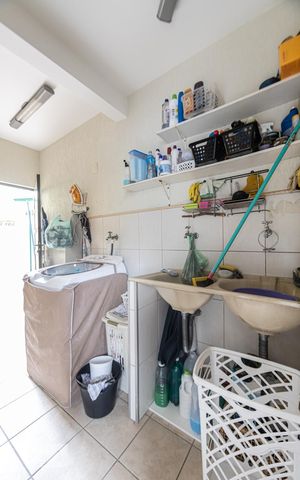 Casa à venda com 300m², 2 quartos e 1 vaga Casa à venda com 300m², 2 quartos e 1 vagaÁrea de Serviço