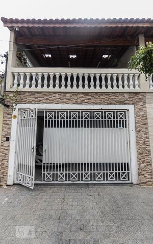 Casa à venda com 300m², 2 quartos e 1 vaga Casa à venda com 300m², 2 quartos e 1 vagaFachada