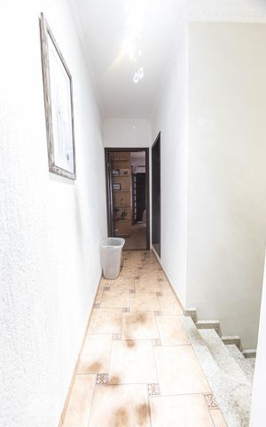 Casa à venda com 300m², 2 quartos e 1 vaga Casa à venda com 300m², 2 quartos e 1 vagaCorredor