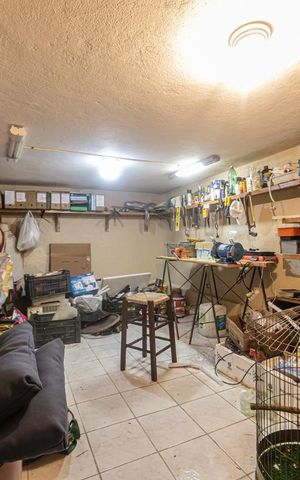 Casa à venda com 300m², 2 quartos e 1 vaga Casa à venda com 300m², 2 quartos e 1 vagaComodo Extra
