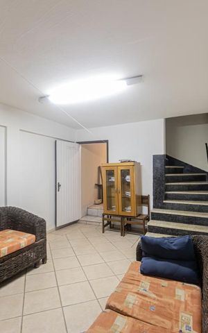 Casa à venda com 300m², 2 quartos e 1 vaga Casa à venda com 300m², 2 quartos e 1 vagaSalão